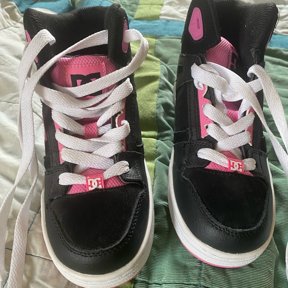 DC girls high tops size 4